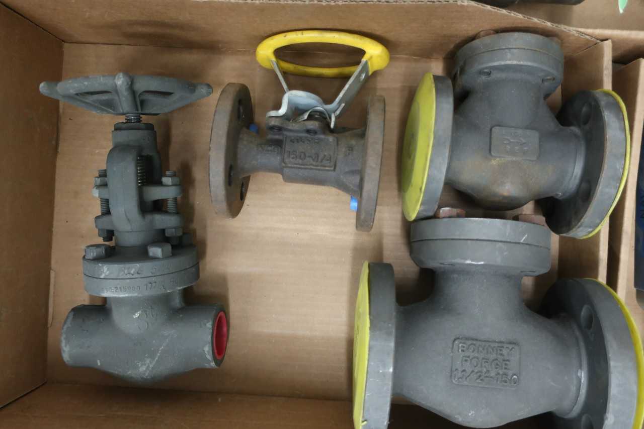 4 PALLETS OF ASSORTED VALVES - VALVES