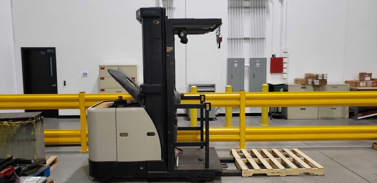 2005 Crown SP342030TT210 order picker Grove City OH - ORDER PICKER 2005 Crown SP342030TT210 order picker Grove City OH - ORDER PICKER