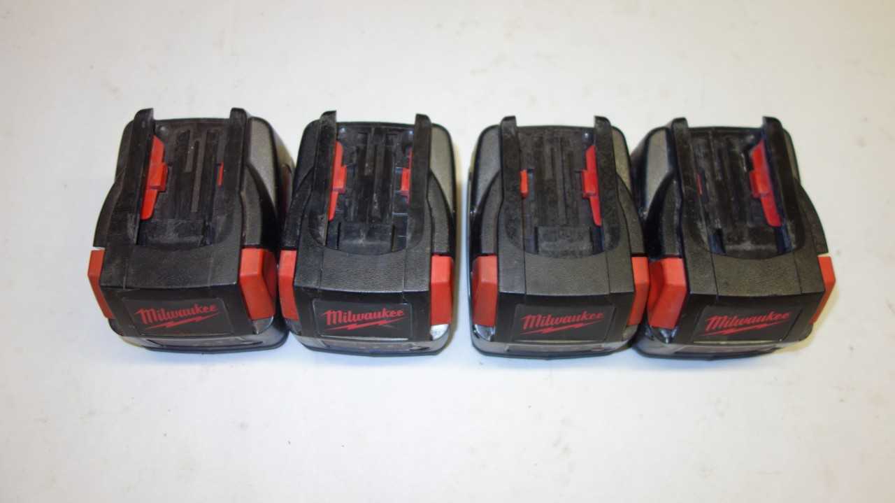 LOT OF 4 MILWAUKEE 48-11-1830 V18 18V BATTERYS - ELECTRIC POWER TOOLS