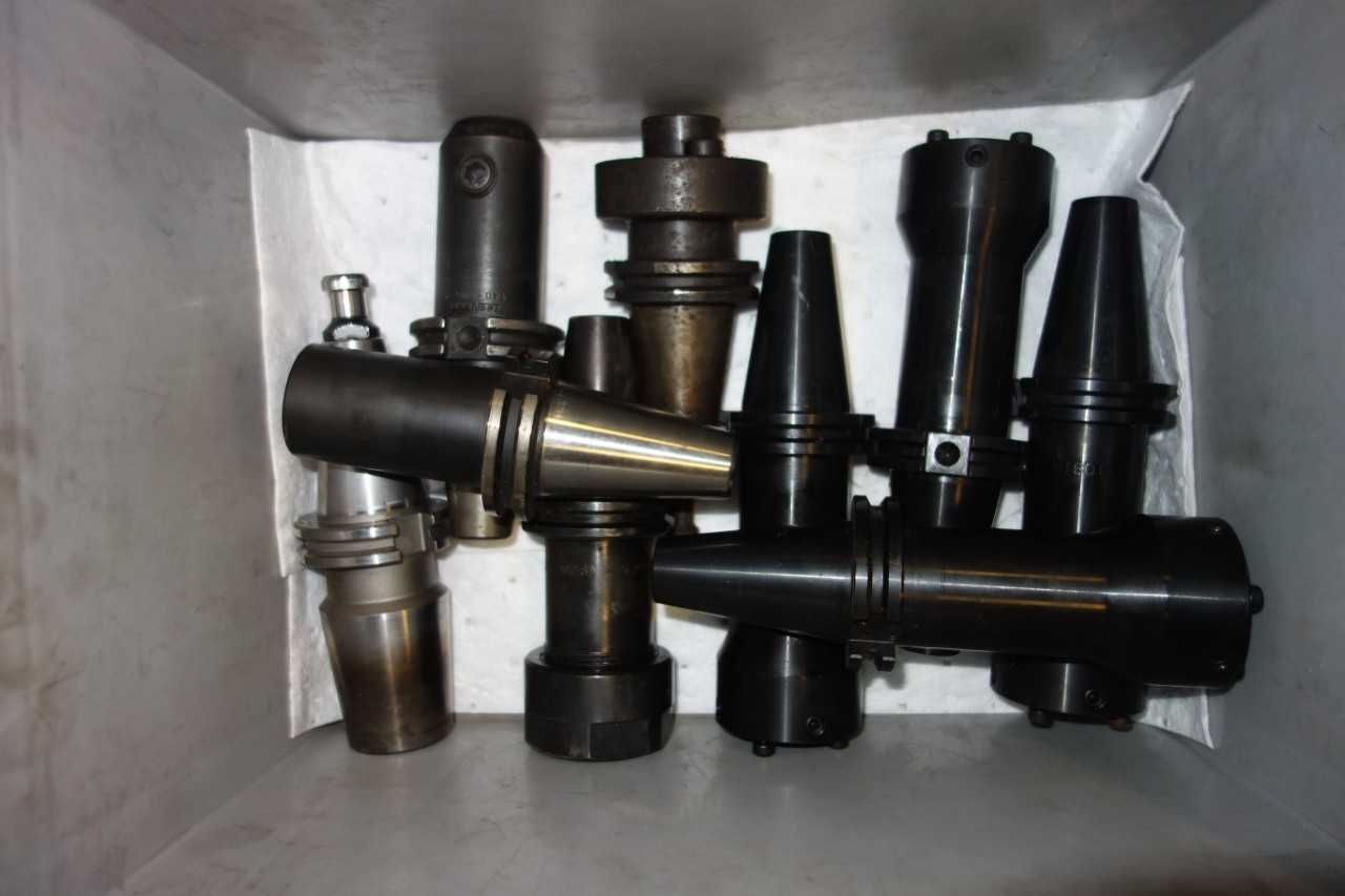 LOT OF ASSORTED CAT 40 TOOL HOLDERS - ELECTRIC POWER TOOLS