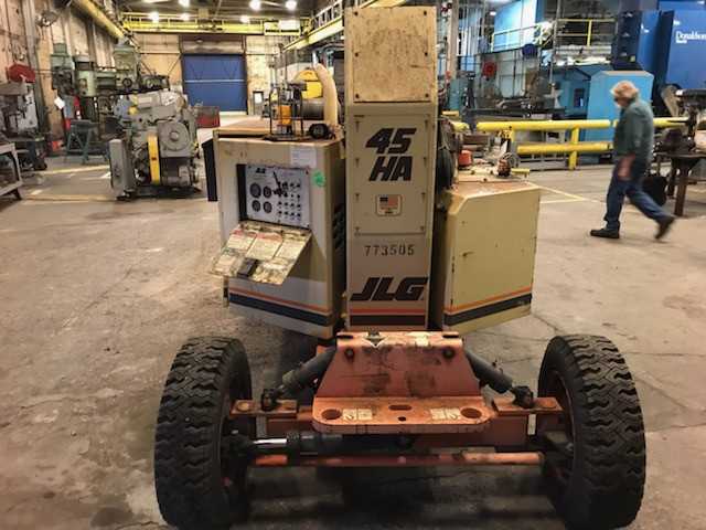 JLG 450A Articulating Boom Lift - BOOM LIFTS