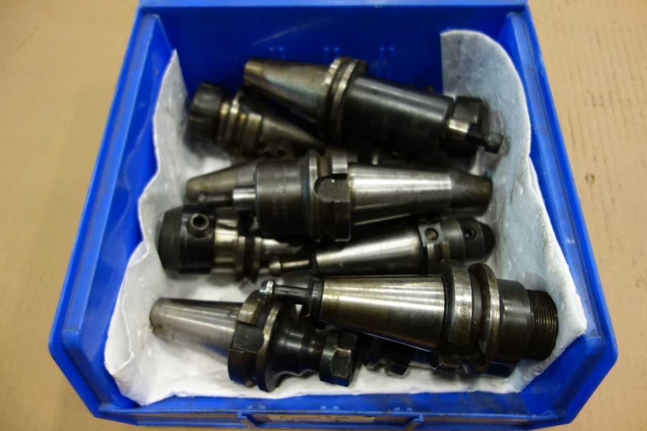 LOT OF ASSORTED CAT40 TOOL HOLDERS - VALENITE - ELECTRIC POWER TOOLS