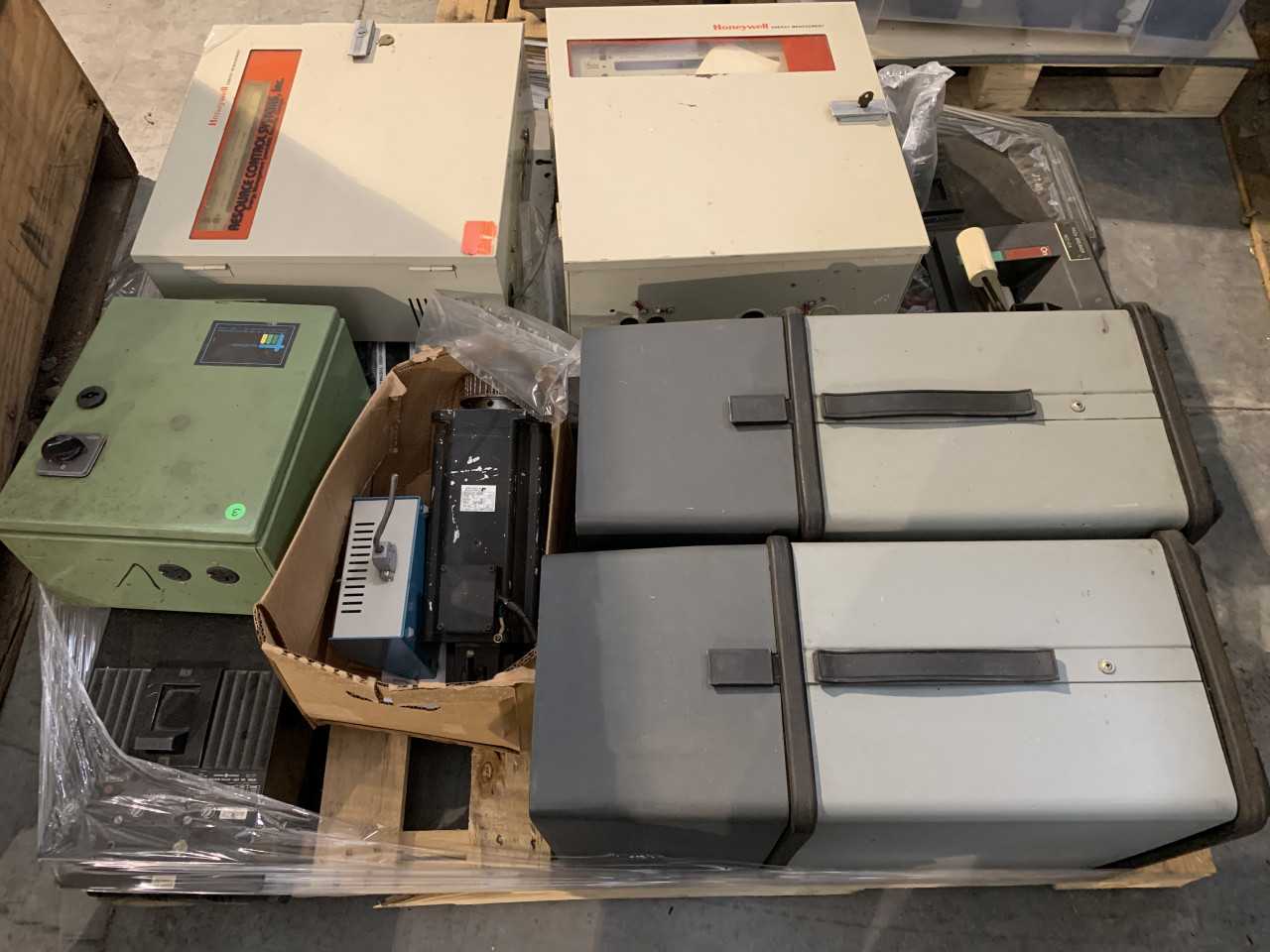 PALLET OF ELECTRICAL AUTOMATION EQUIPMENT ALLEN-BRADLEY CONTROLLERS, CIRCUIT BREAKERS ETC. - ELECTRICAL COMPONENTS