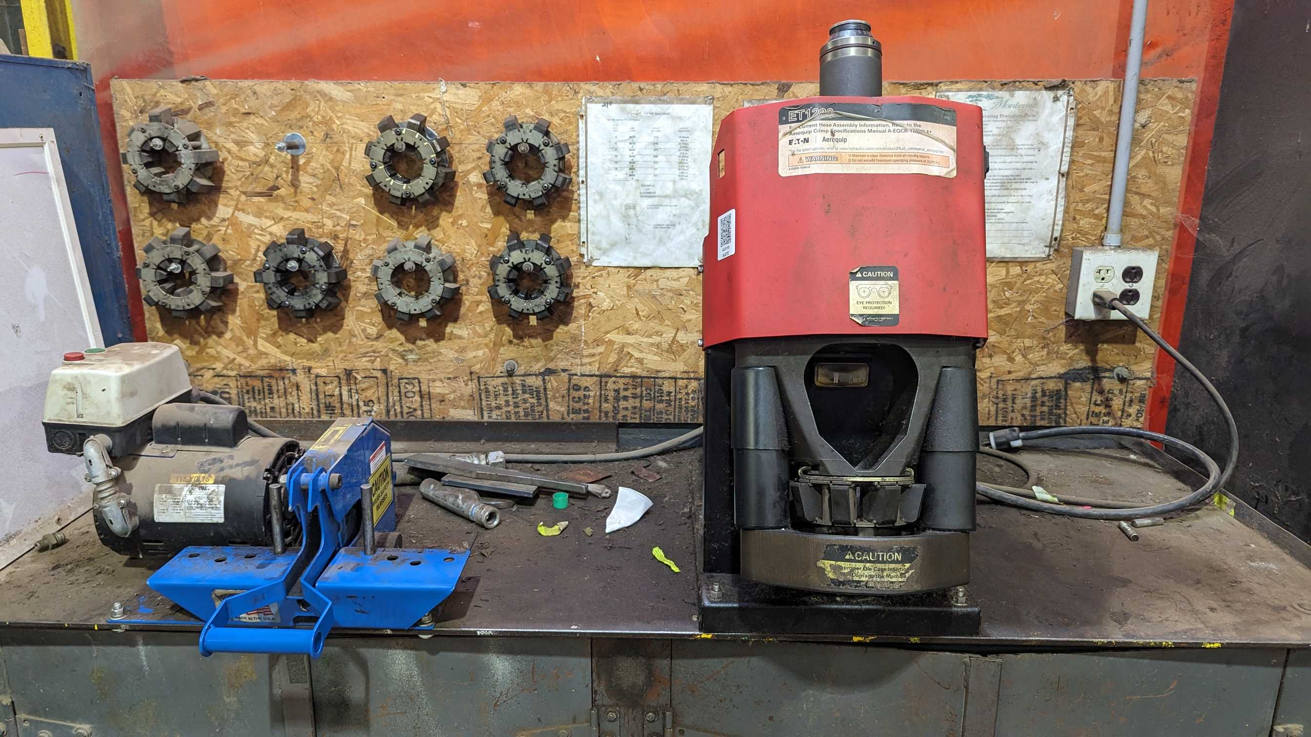 EATON ET1280 HOSE CRIMPER WITH HOSE CUTTER - HOSE