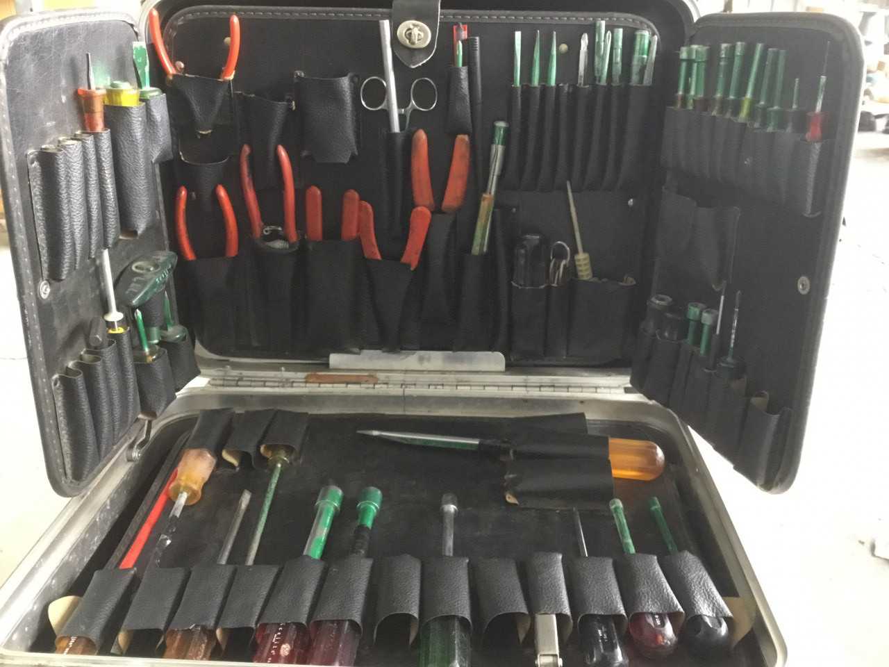 Lot of 2 Cases of Tools - HAND TOOLS