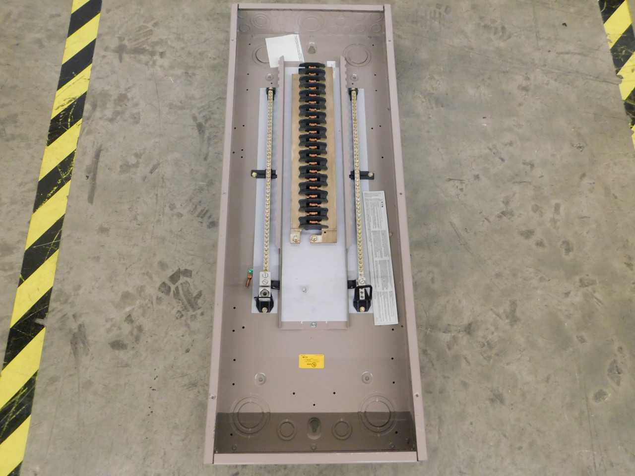 Lot of Quantity 1x CH42PVPN200 200A Main Breaker Loadcenter - ELECTRICAL COMPONENTS