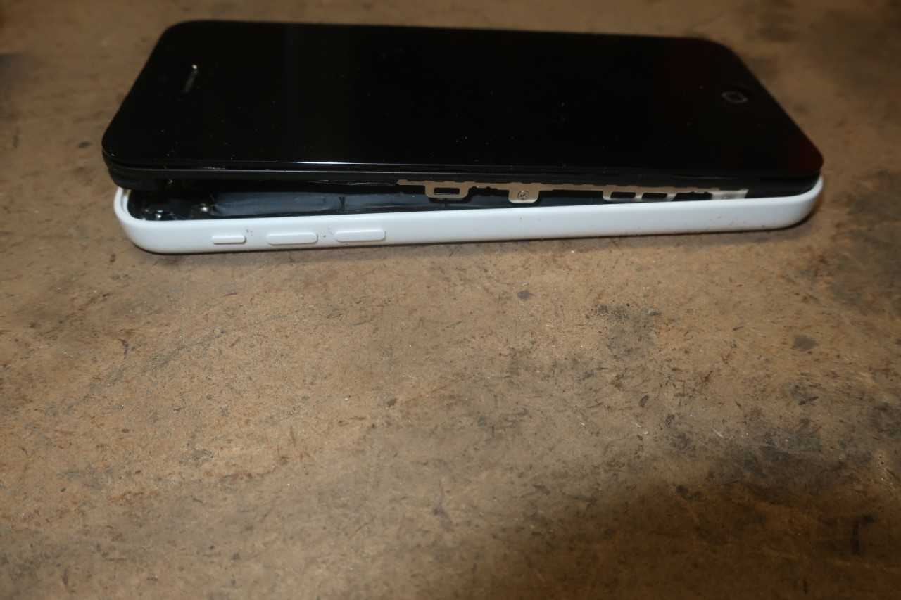 LOT OF 2 APPLE IPHONE 4S MODEL: A1387 W/ OTTERBOX DEFENDER CASE - TELECOMMUNICATION