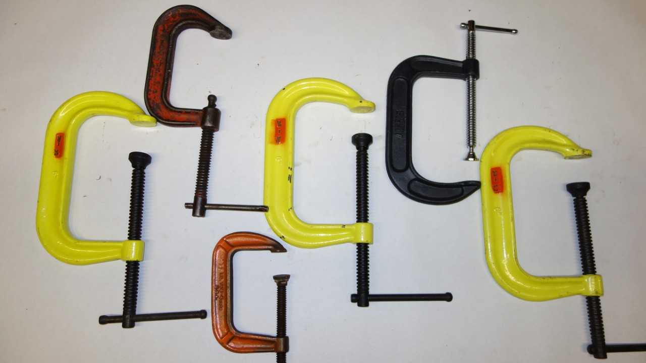 LOT OF 6 ASSORTED C-CLAMPS 4IN-6IN - HAND TOOLS