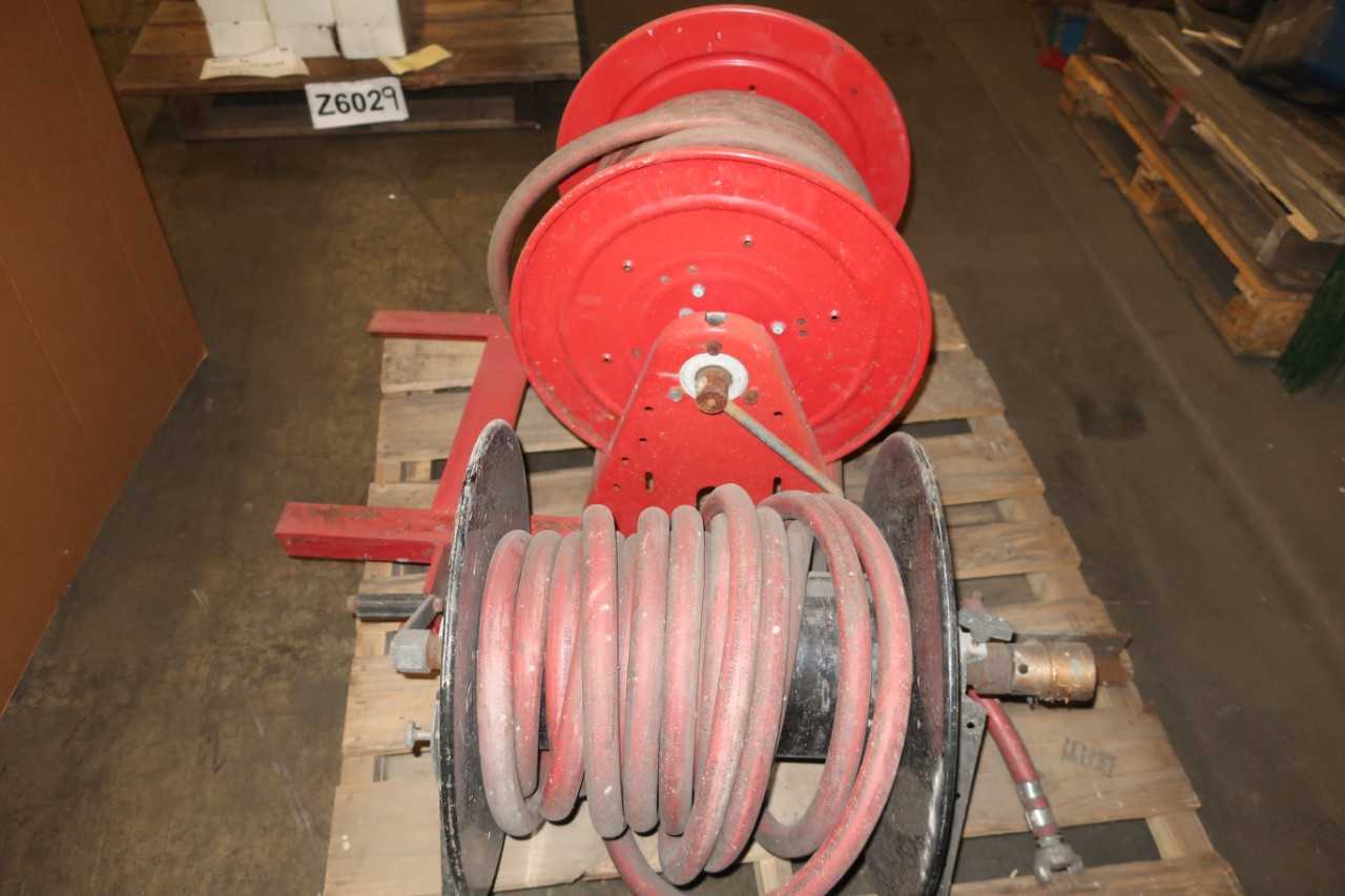 LOT OF 2 ASSORTED HOSE REELS - HOSE