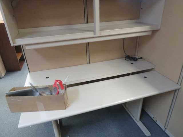 Office Furniture and Panels, Lot - MISCELLANEOUS
