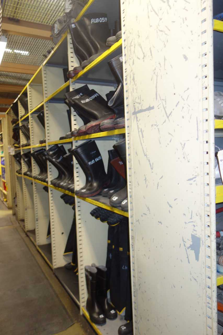 Contents of 5x sections shelving - rubber boots size 6 to 14 - SHELVING