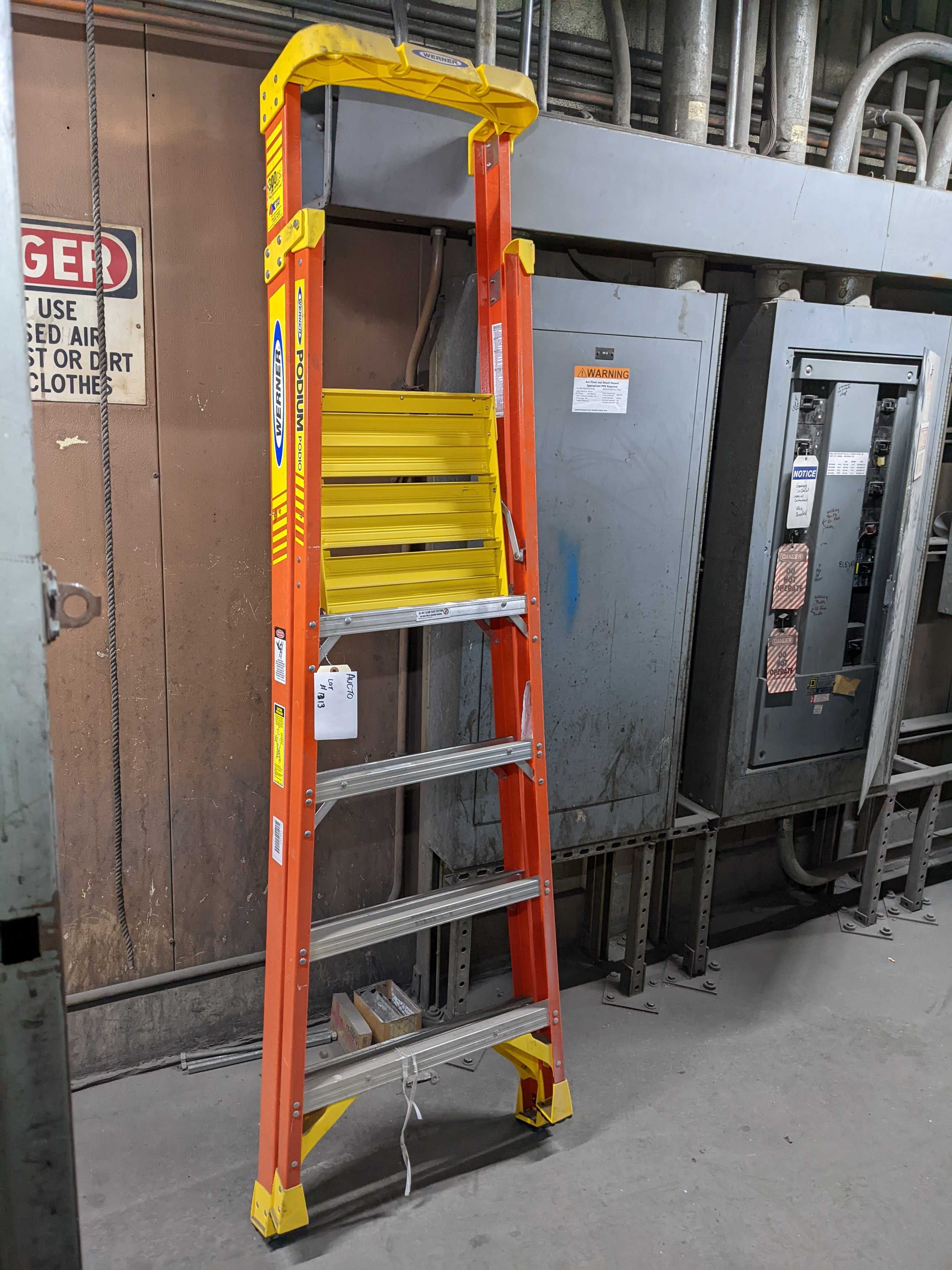 LOT OF THREE LADDERS - MATERIAL HANDLING LOT OF THREE LADDERS - MATERIAL HANDLING