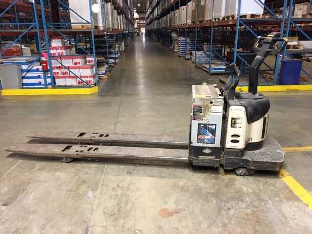 2005 Crown PE4000-80 double rider pallet jack, Lemoyne, PA - MANUAL PALLET JACKS