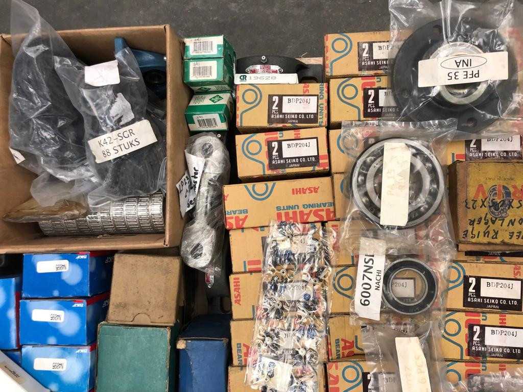 1 pallet of assorted bearings - BEARINGS