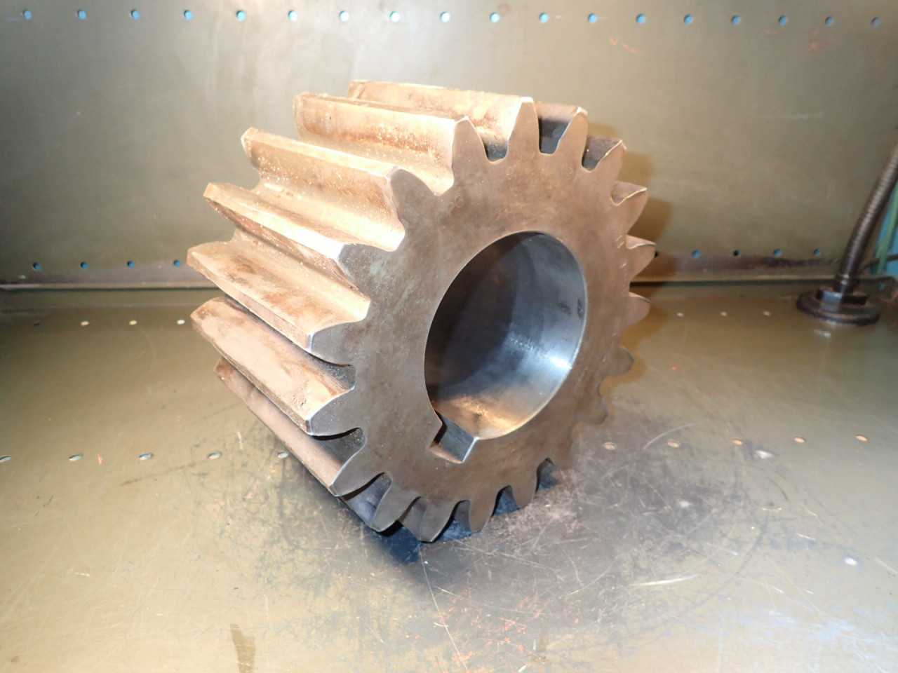 MW3P17451 2-DP Type A Spur Gear: 10-1/2" OD, 19-Tooth, 5" Keyed Bore 6-1/2" Face - HOLEMAKING TOOLS