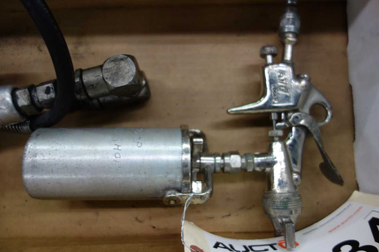 LOT OF 4 ASSORTED PNEUMATIC AIR ATTACHMENTS - PNEUMATIC POWER TOOL