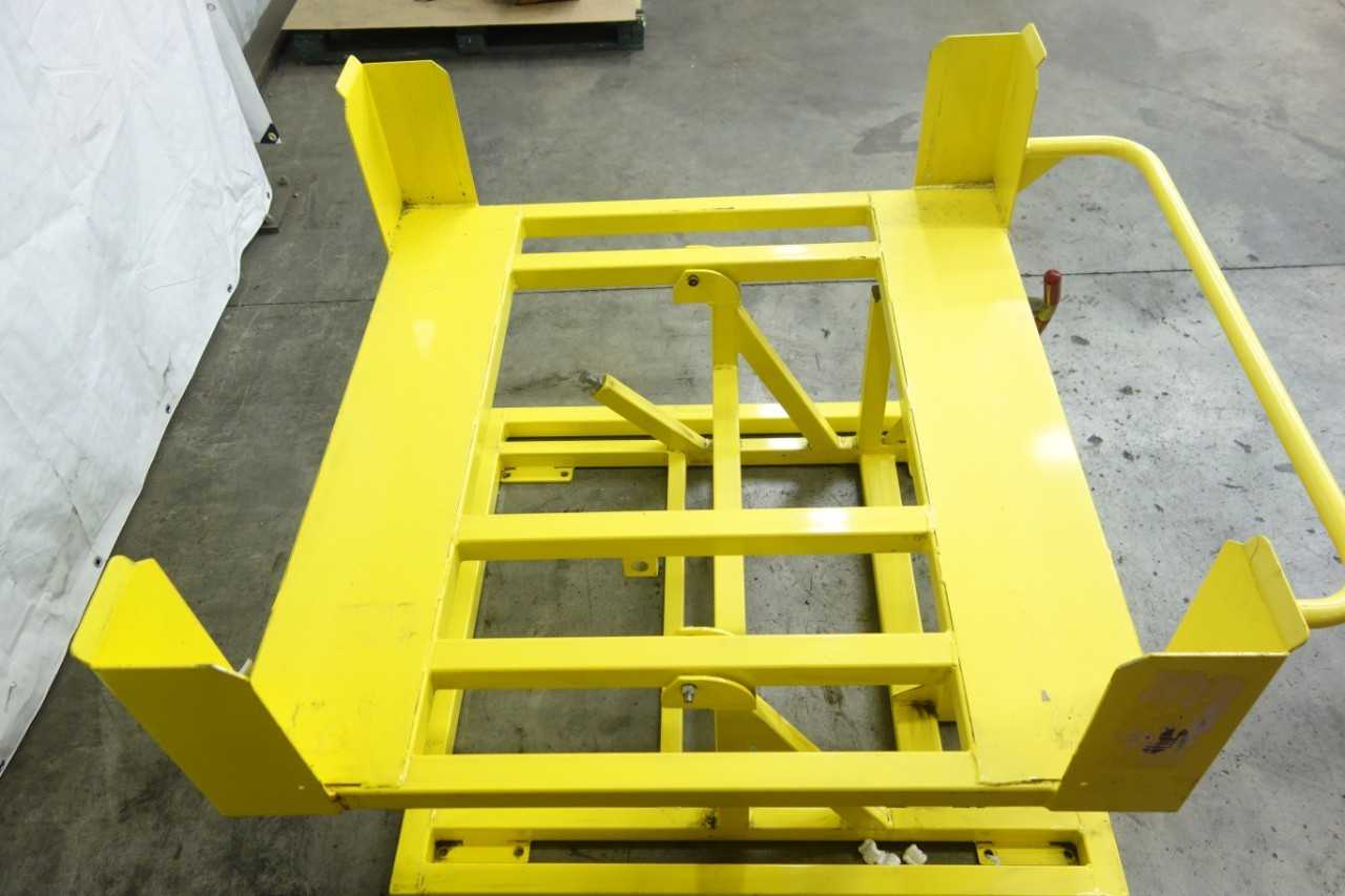 BUNDLE LOT OF UNSOLD ASSORTED MATERIAL HANDLING - MATERIAL HANDLING