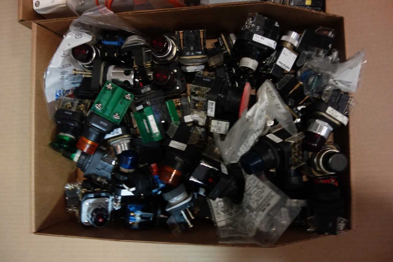 LOT OF ASSORTED PUSHBUTTON CONTROLS- ALLEN BRADLEY, FUJI - AUTOMATION & CONTROLS
