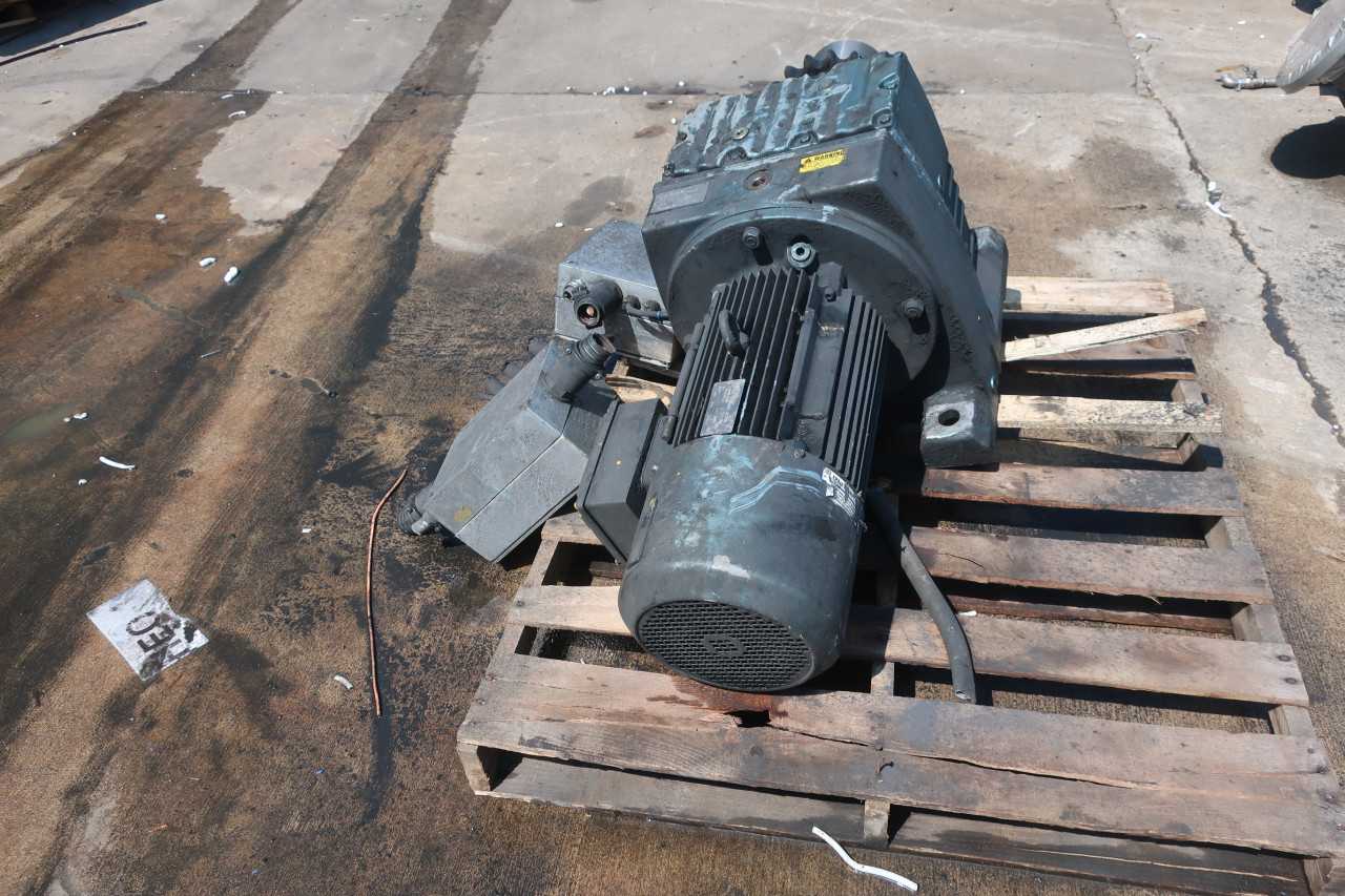 SEW-EURO R137DV160M4BN15HR GEAR REDUCER - GEAR REDUCERS