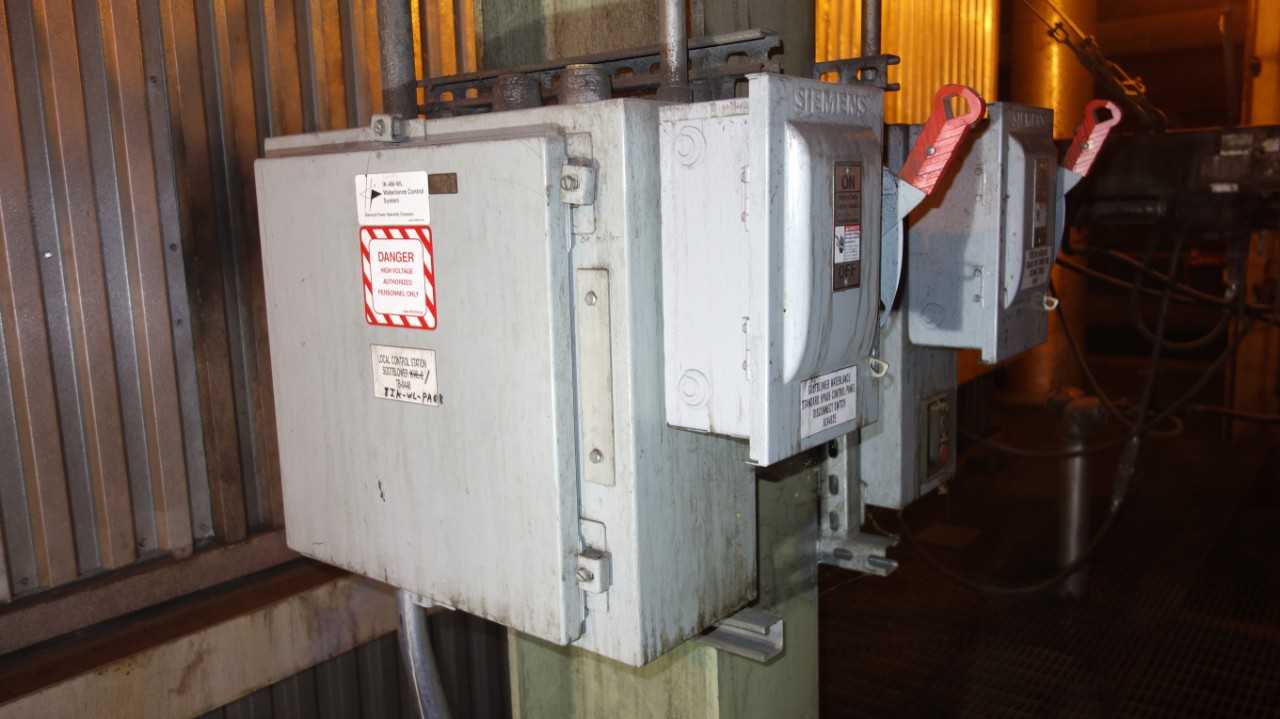 LOT OF 2 SOOT BLOWER WATER LANCE CONTROL PANEL W/ SIEMENS 30A DISCONNECT - AUTOMATION & CONTROLS