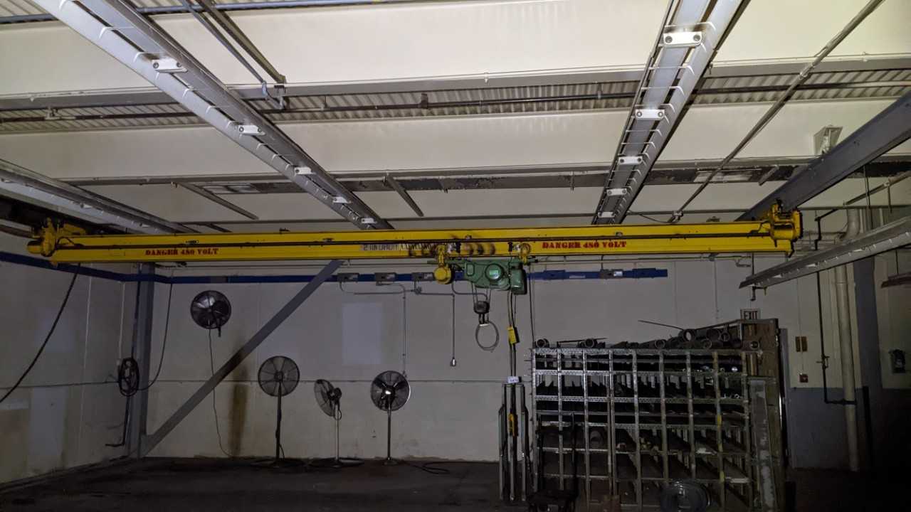 OVER HEAD CRANE - CRANES