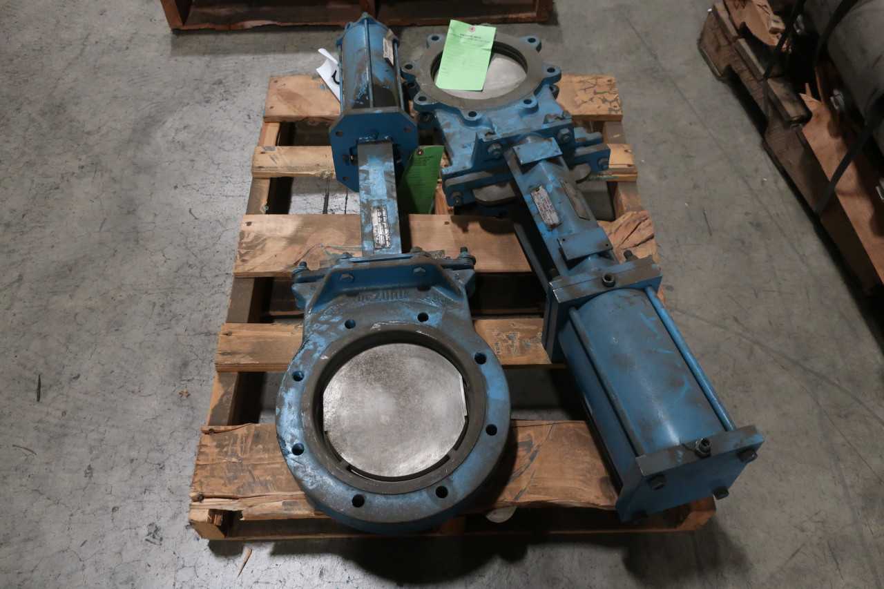 LOT OF 2 8IN KNIFE GATE VALVES FLANGED - KNIFE GATE VALVE