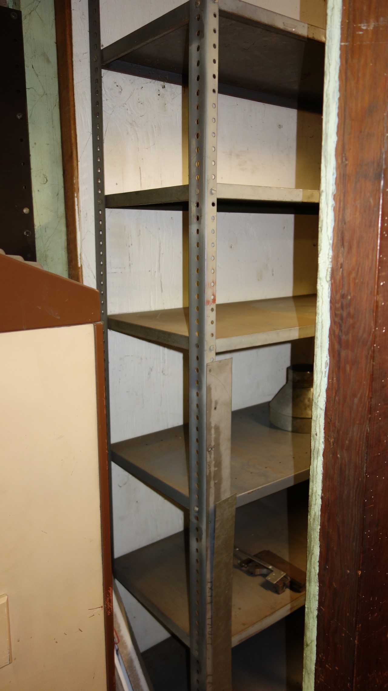 5 SECTIONS OF STEEL SHELVING (CONTENTS NOT INCLUDED) - SHELVING