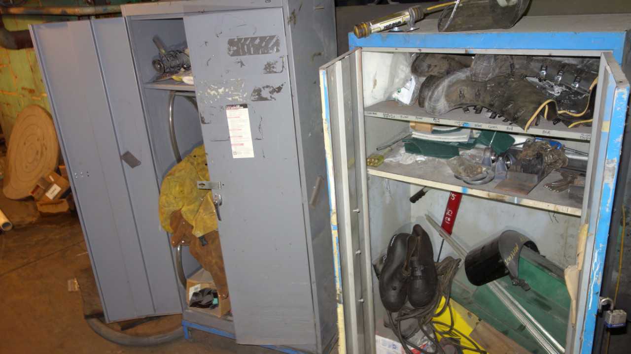LOT OF 6 CABINETS WITH CONTENTS - TOOLS, CLEANING - MISCELLANEOUS