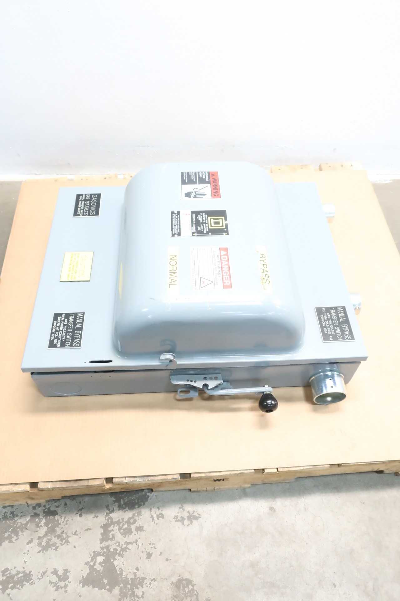 SQUARE D 92444 DOUBLE THROW TRANSFER 4P 200A AMP 600V-AC NON-FUSIBLE DISCONNECT SWITCH - DISCONNECT SWITCHES