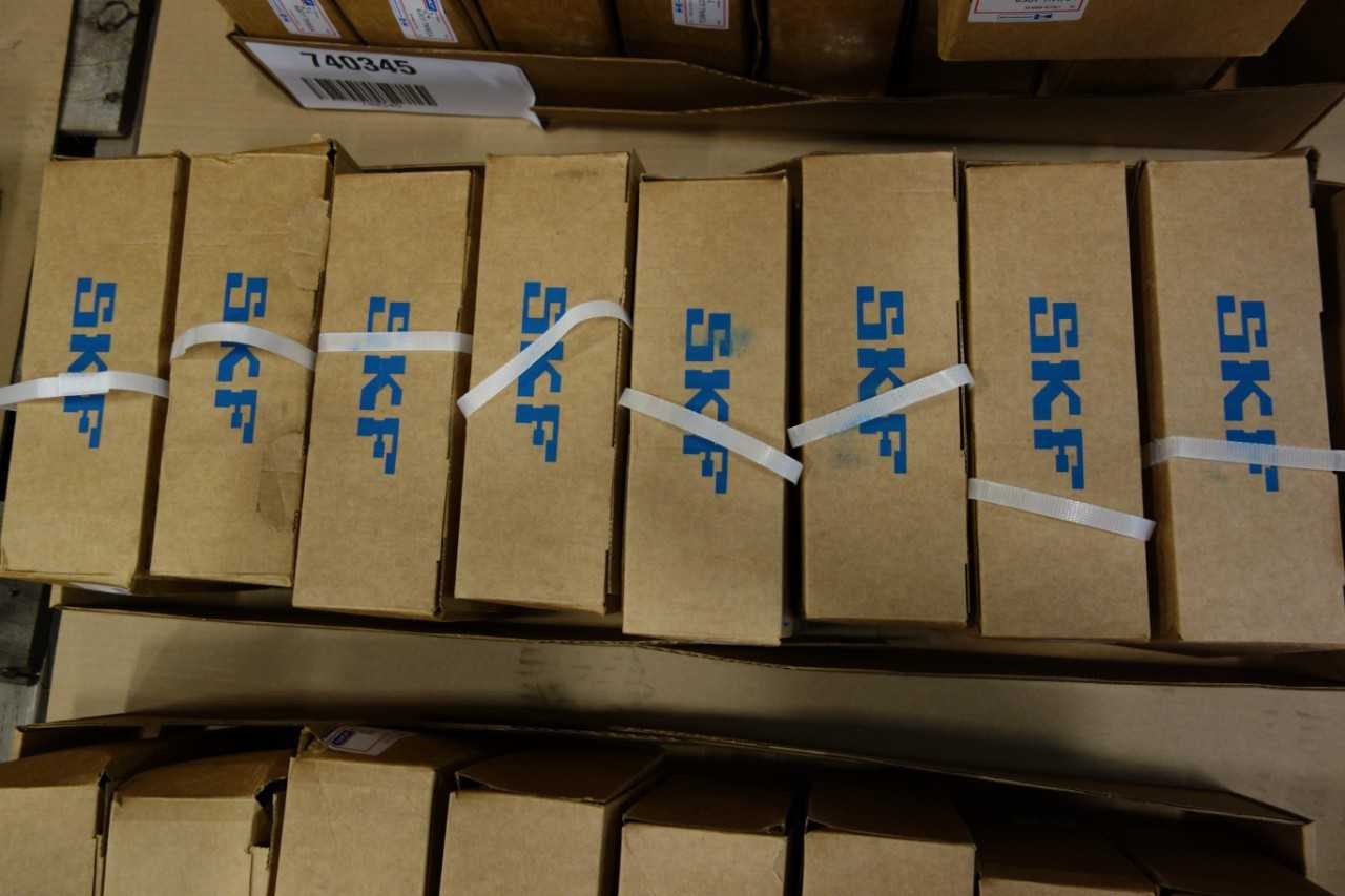 LOT OF 8 BOXES OF SKF ROLLER BEARINGS - BEARINGS