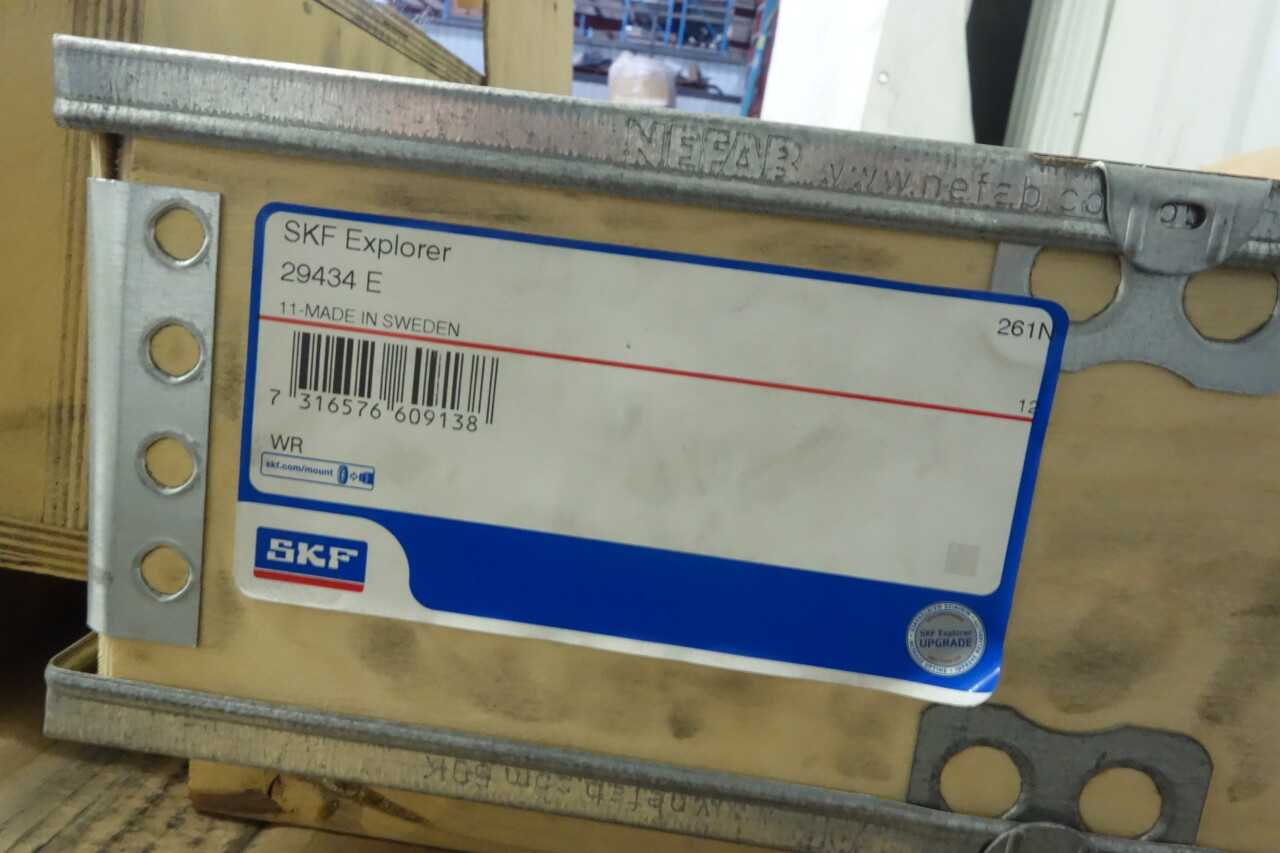 LOT OF 4 ASSORTED SKF ROLLER BEARINGS - BEARINGS