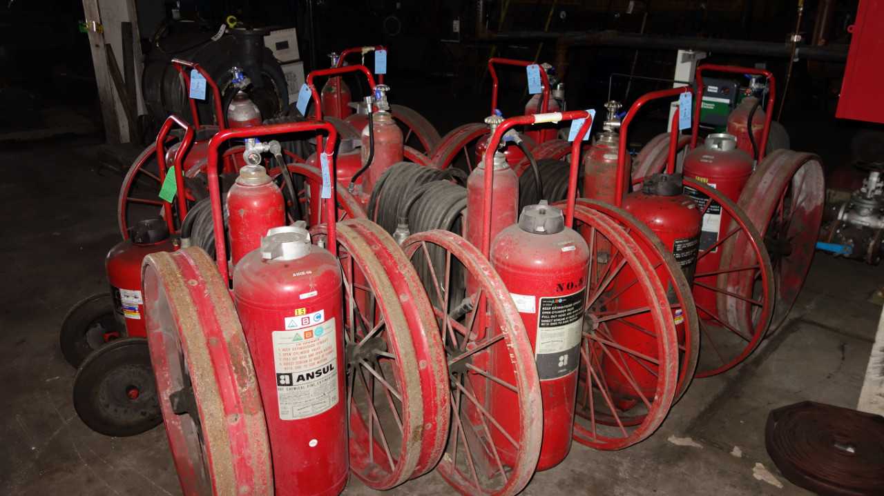 LOT OF 9 ANSUL DRY CHEMICAL FIRE EXTINGUISHERS - SAFETY EQUIPMENT