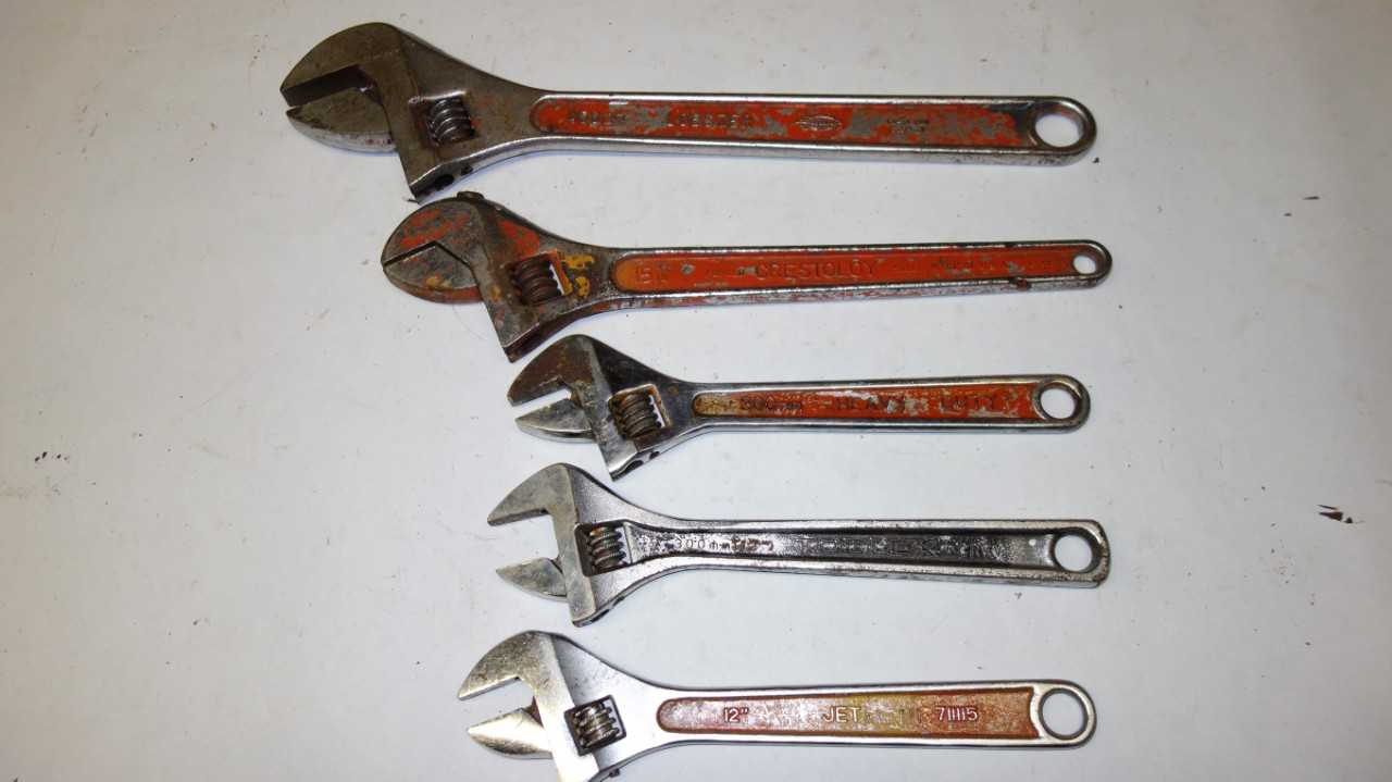 LOT OF 5 ASSORTED ADJUSTABLE CRESCENT WRENCHES - HAND TOOLS