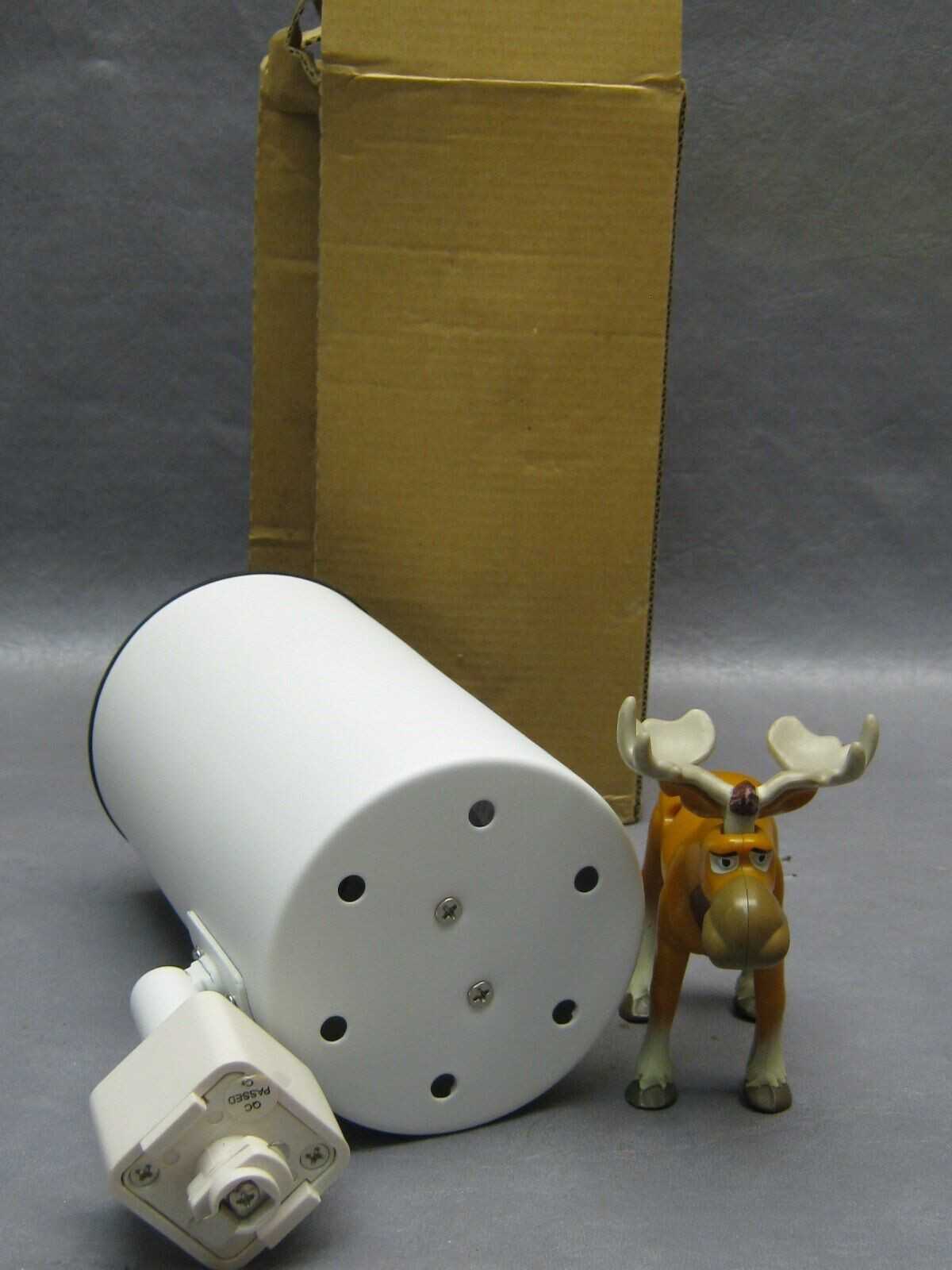 (20) Juno T326 Trac Lighting Fixture uses R20 or PAR20 50W Bulbs - LIGHTING