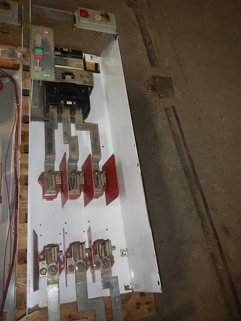 400 Amp Square-D Molded Case Switch - CIRCUIT BREAKERS