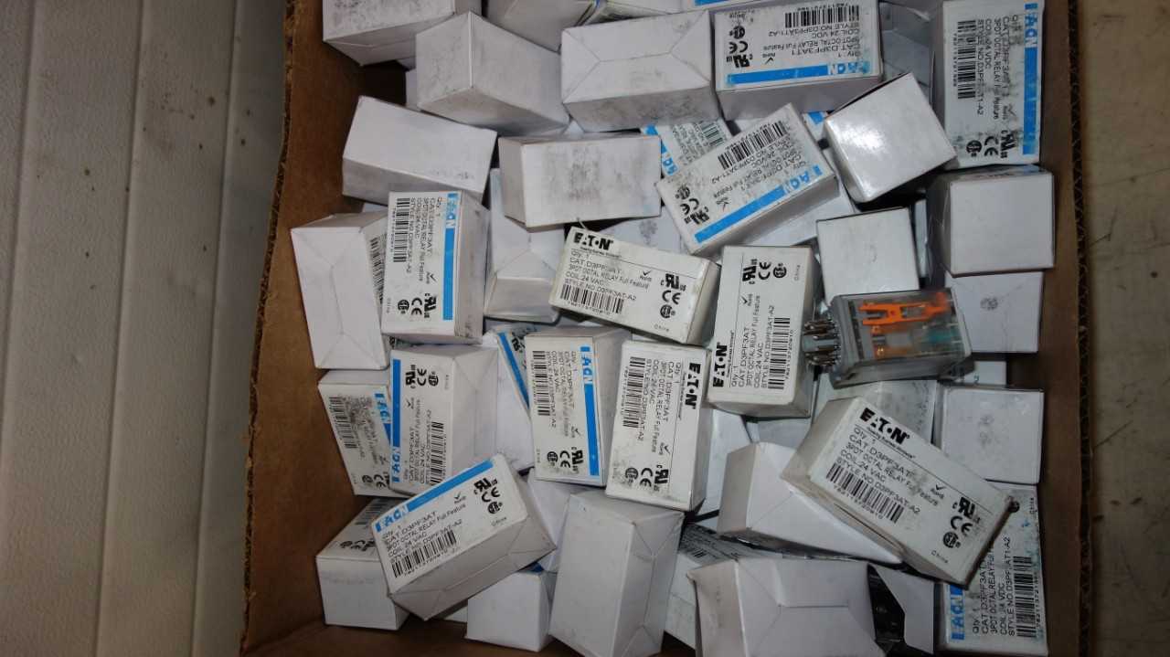 1 BOX OF EATON / CUTLER HAMMER ELECTRICAL - ELECTRICAL COMPONENTS