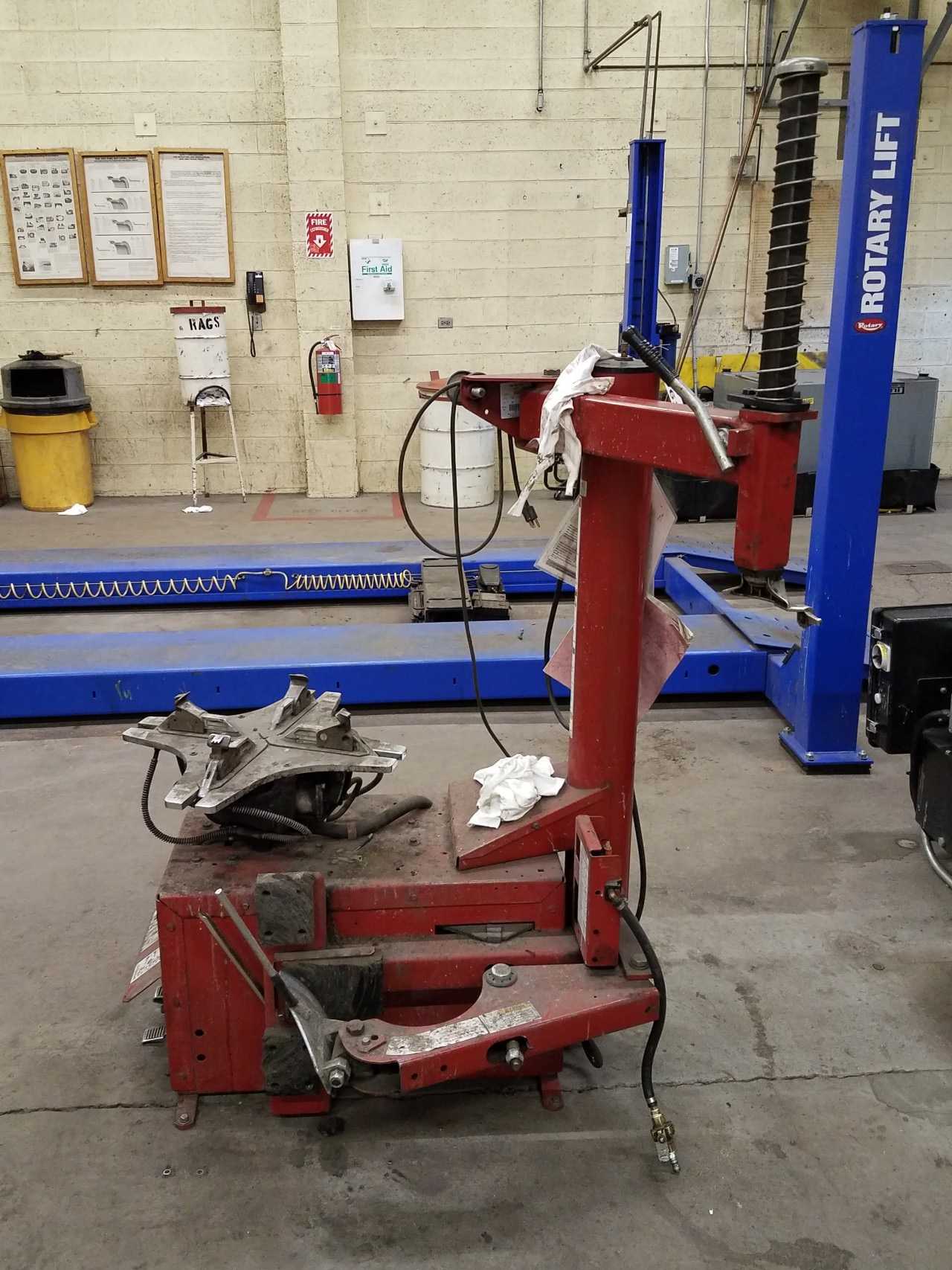 Tire changer rim clamp, max 10" rim width, 110V-AC - PLANT & FACILITY Tire changer rim clamp, max 10" rim width, 110V-AC - PLANT & FACILITY