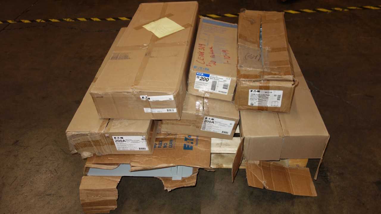 1 PALLET OF EATON  125A, 200A, 320A MAIN BREAKER PANELS - CIRCUIT BREAKERS