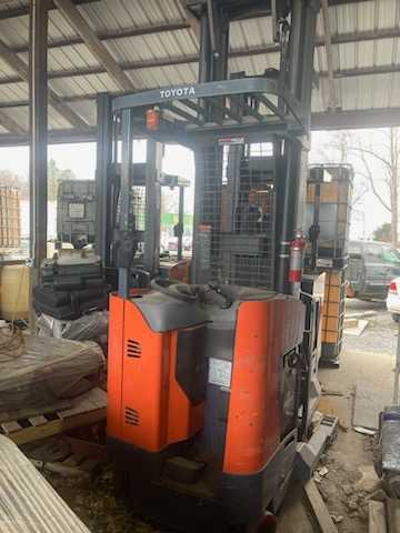 Toyota Reach Forklift with Charger - FORKLIFTS