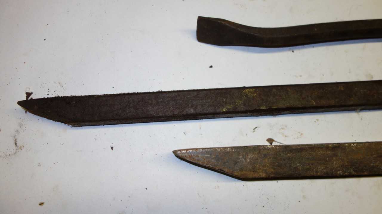 LOT OF 6 ASSORTED PRY BARS - HAND TOOLS