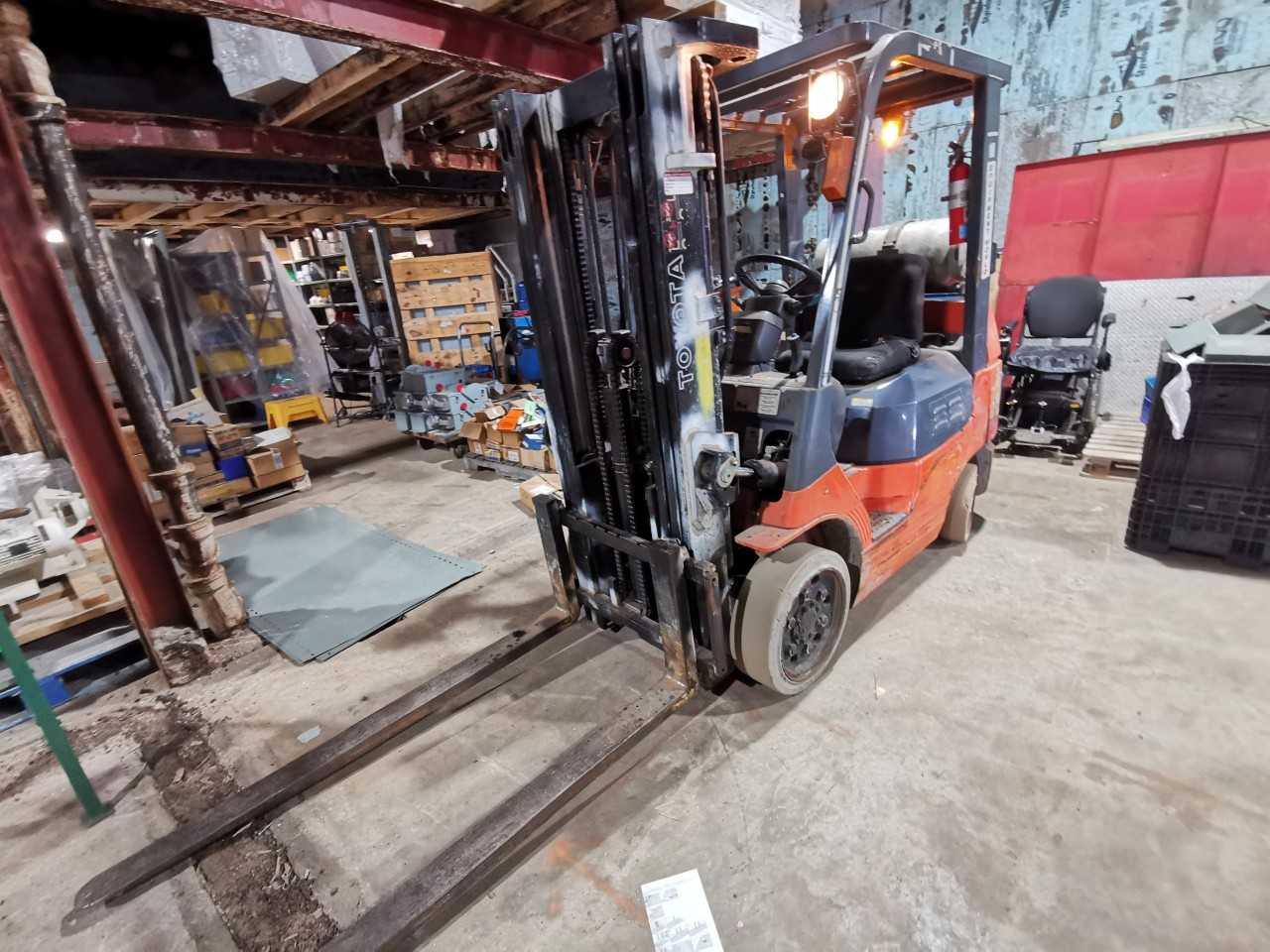 1999 Toyota LPG Forklift, 5,000lb - FORKLIFTS