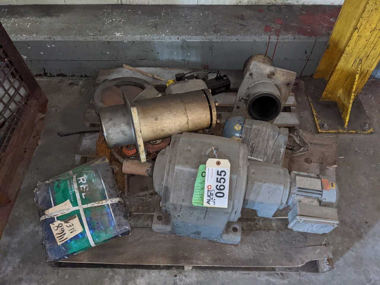 3 PALLETS OF ASSORTED POWER TRANSMISSION, AC MOTORS, REDUCERS, CHAINS, BLOWERS, SIEMENS, NORD (NEEDS REPAIR) - POWER TRANSMISSION