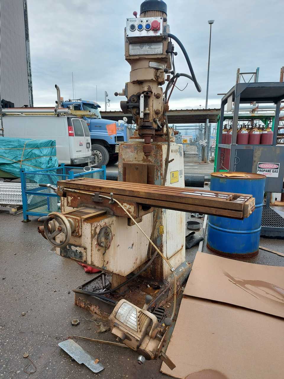 Holke Model F-10-V Milling Machine - MILLING MACHINES