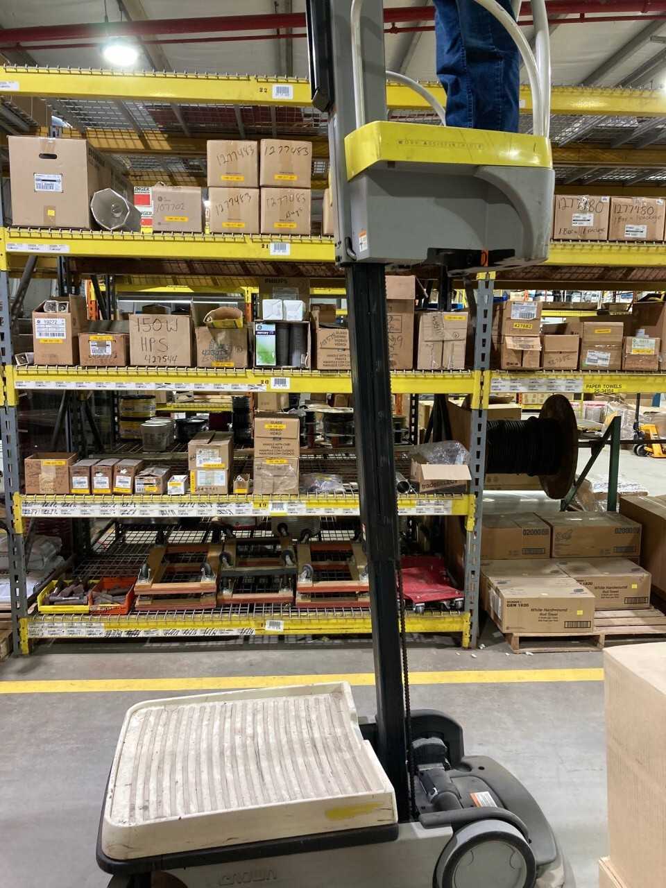 Warehouse Lift - MATERIAL HANDLING