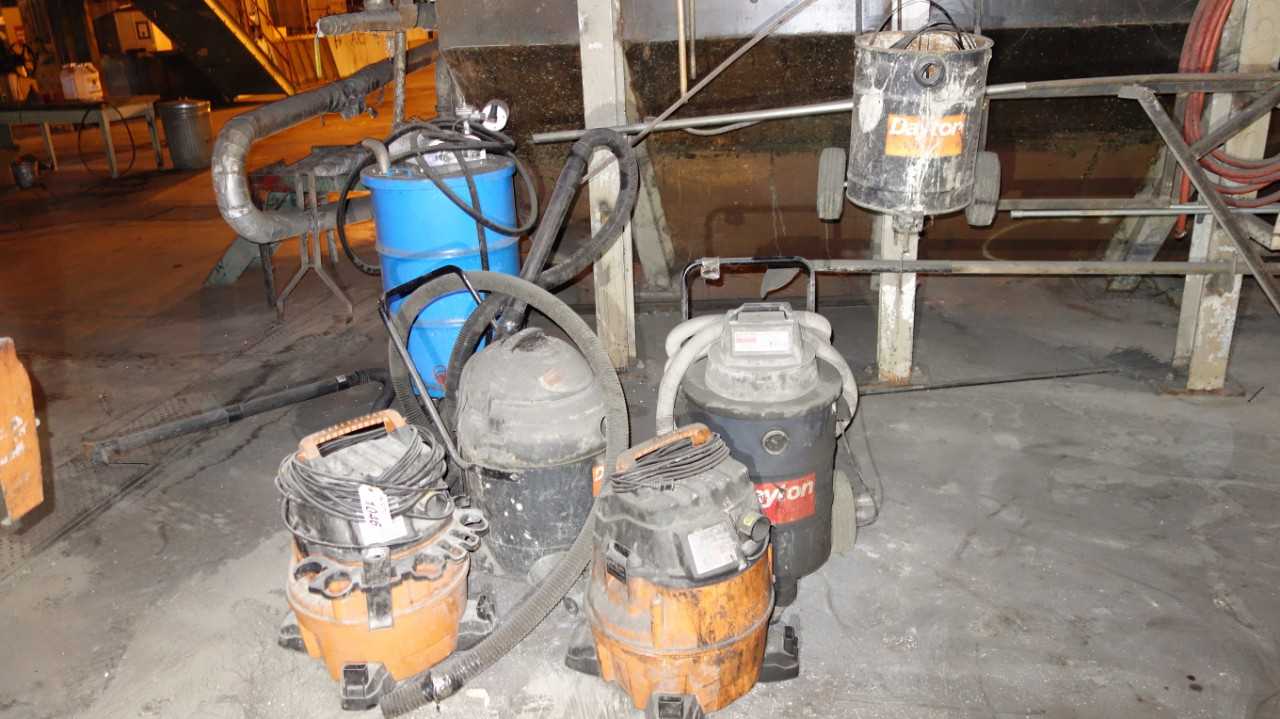 LOT OF 4 DAYTON INDUSTRIAL WET/DRY VACUUM - CIRCUIT BREAKERS