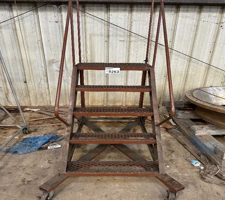 4' Roll Around Ladder - MATERIAL HANDLING 4' Roll Around Ladder - MATERIAL HANDLING