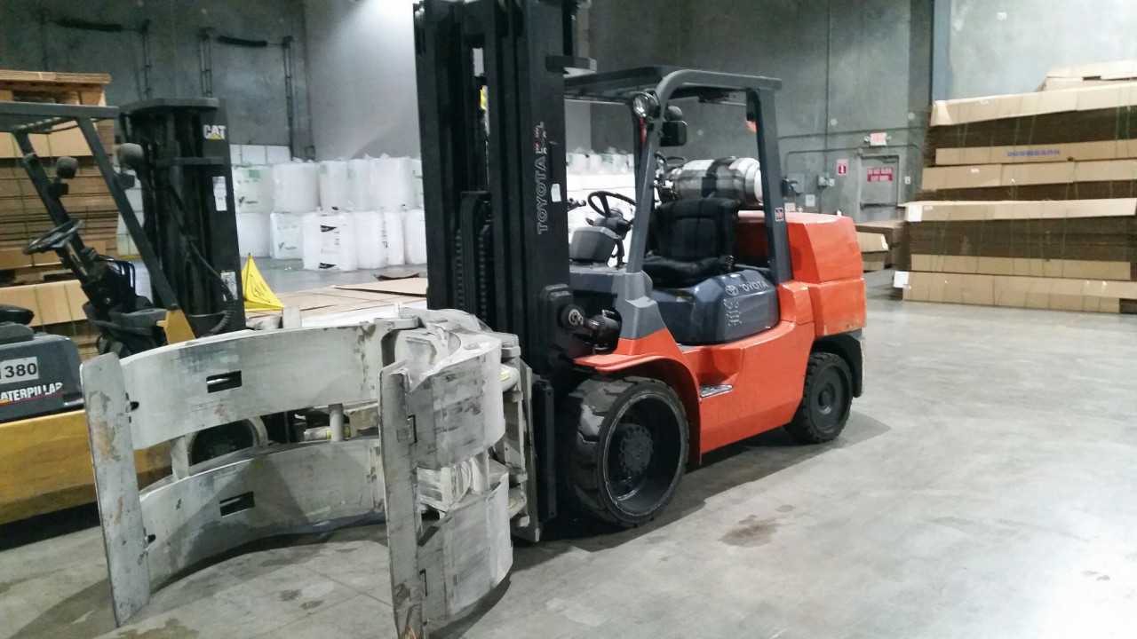 2010 Toyota 7FGCV70 LP sitdown counterbalance with 60" roll clamp, St. Louis, MO - FORKLIFTS 2010 Toyota 7FGCV70 LP sitdown counterbalance with 60" roll clamp, St. Louis, MO - FORKLIFTS