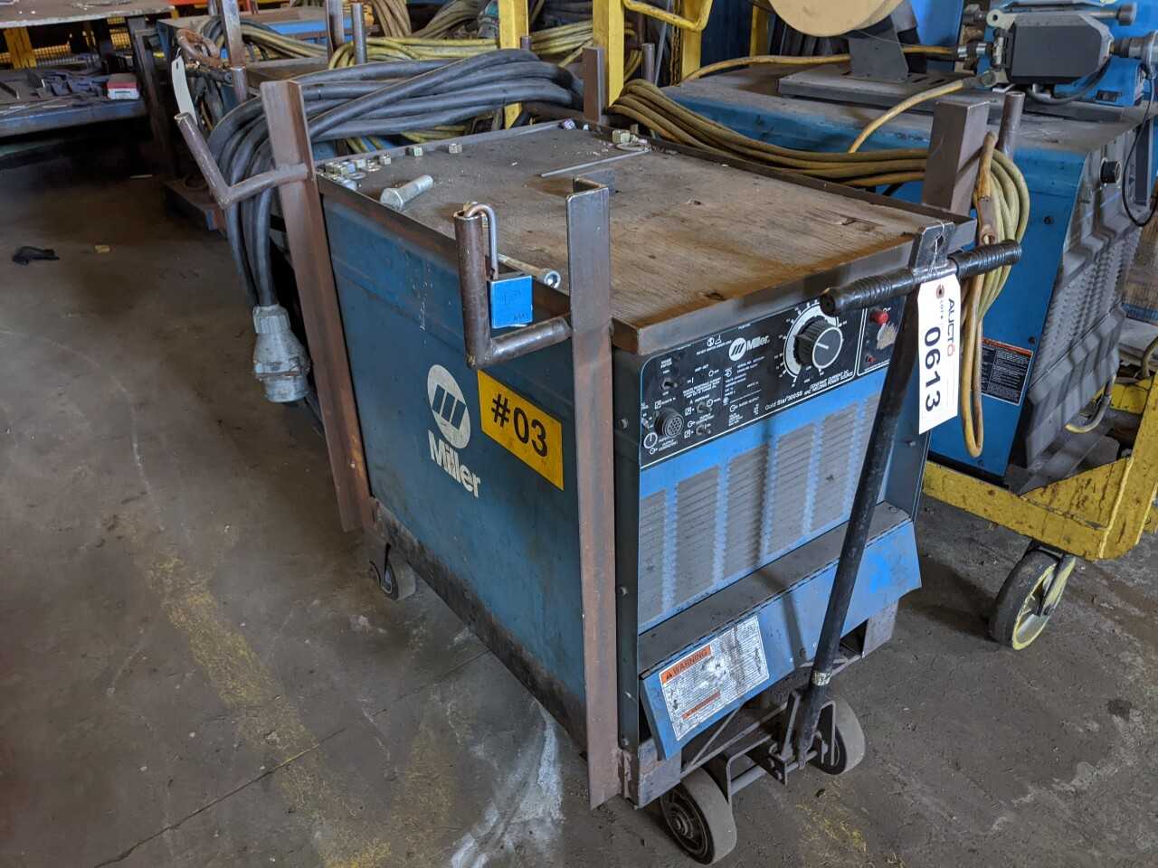 MILLER 902290 GOLD STAR 300SS ARC WELDER - WELDING EQUIPMENT