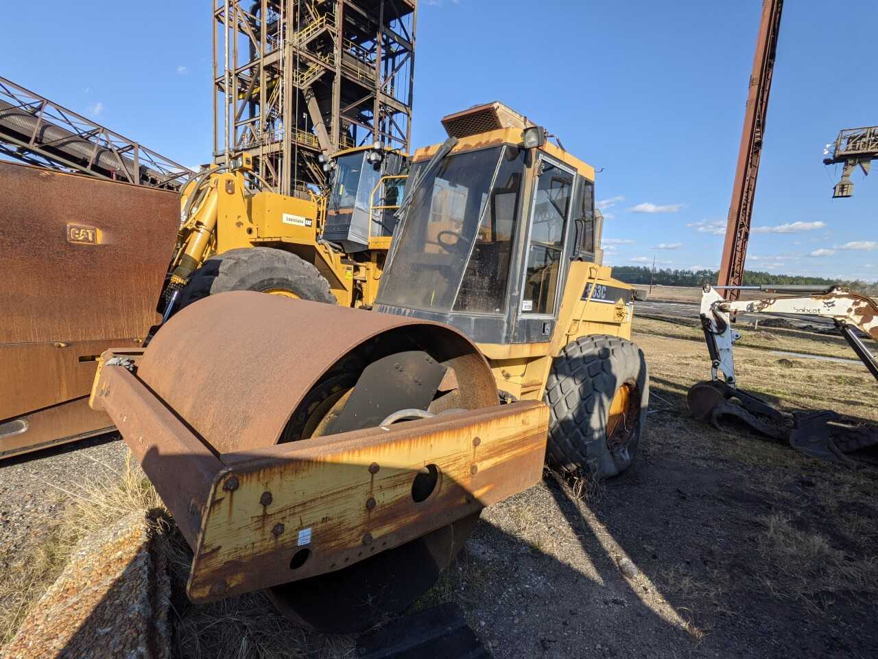 Caterpillar 563C Vibratory Compactor - TRAILER MOUNTED EQUIPMENT