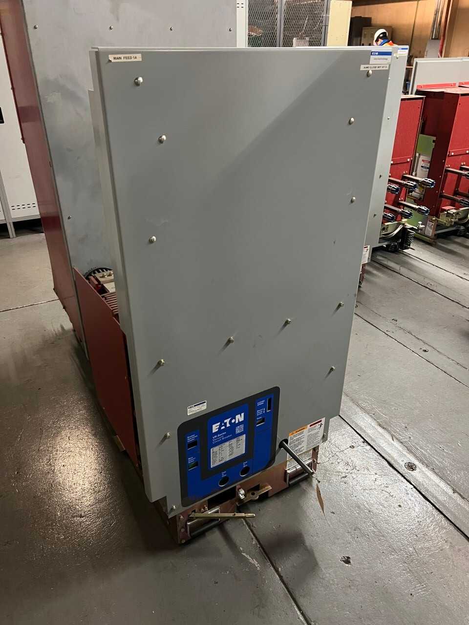 Eaton VR series vacuum breaker 3000A - CIRCUIT BREAKERS
